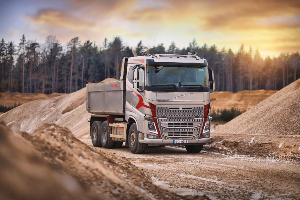 Naše nové Volvo FH16 6x4 sklápěč